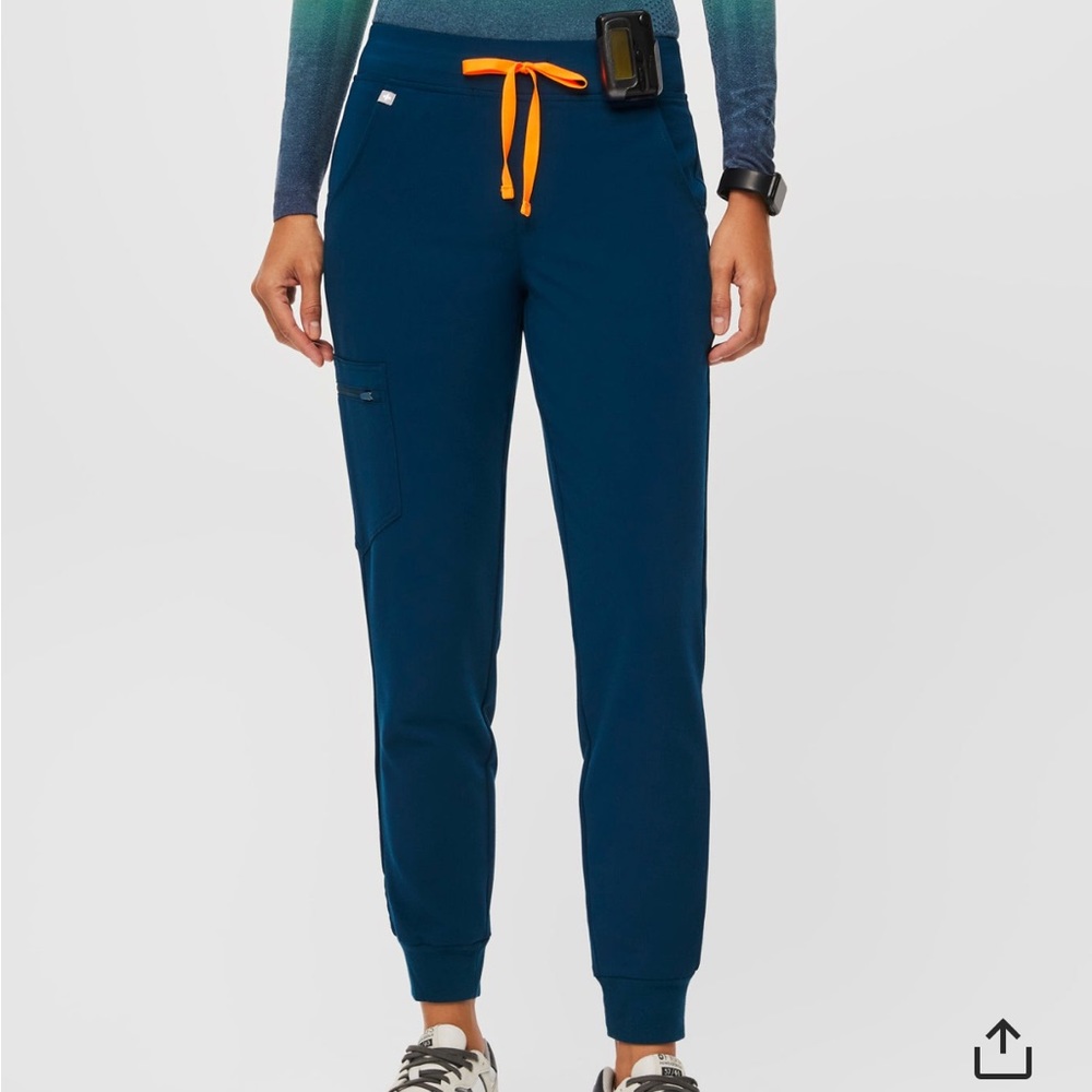 Zamora medium petite limited edition reef. Never worn.